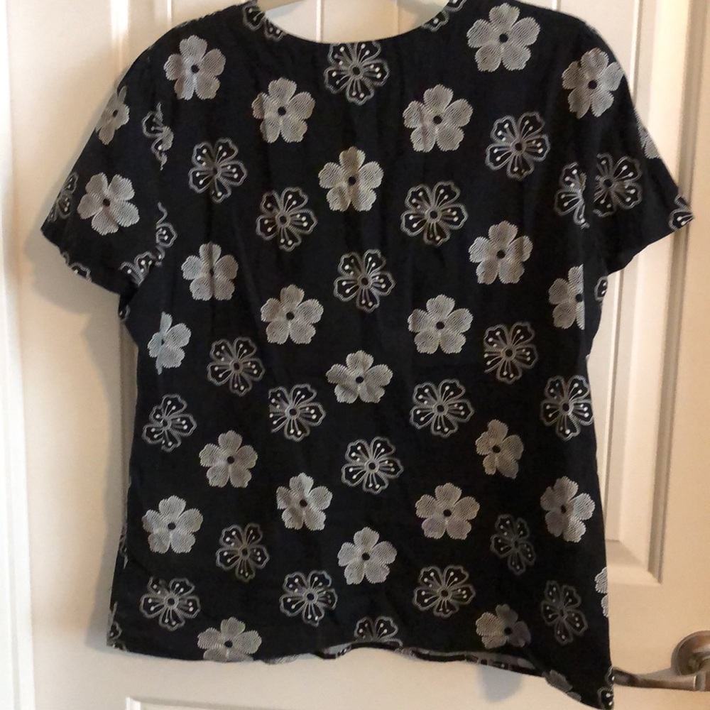 Scrub Top - Picture 2 of 7